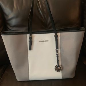 NWOT MICHAEL KORS JetSet Saffiano Leather Tote